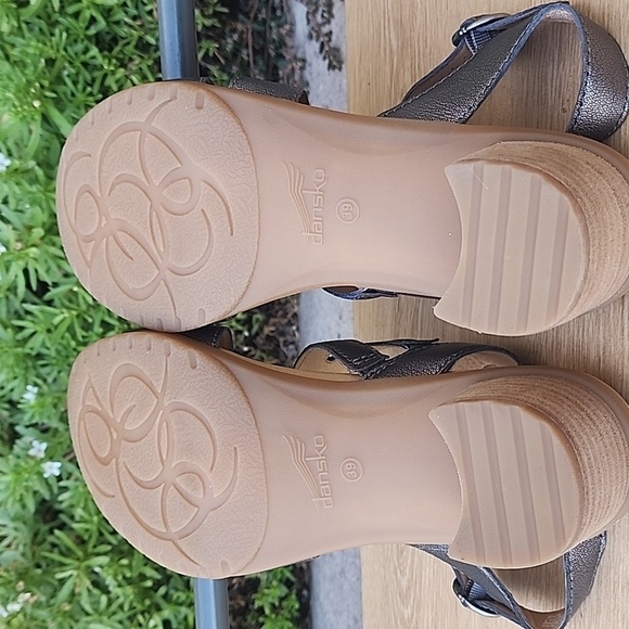 Dansko Women's Metallic Nappa Leather Tansy Sandals Size 39 NWOT - Picture 9 of 12